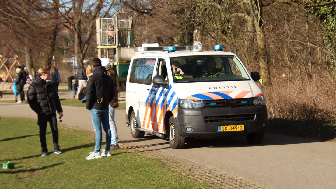 De politie patrouilleert in het Westbroekpark