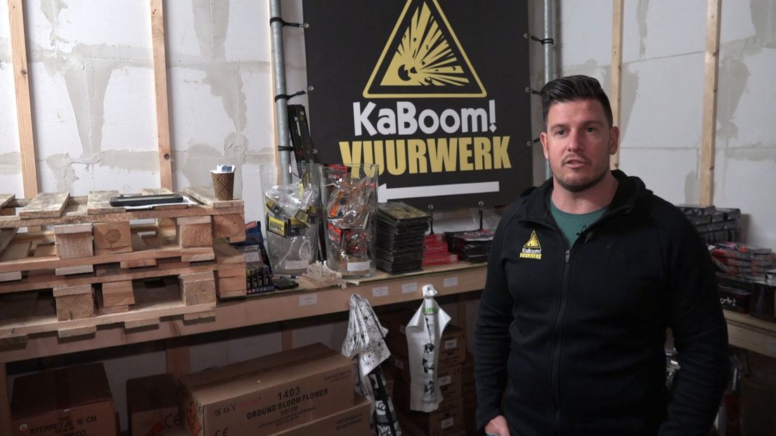 Vuurwerkhandelaar Pieter Blonk verwacht een roerige Oud en Nieuw met veel illegaal vuurwerk