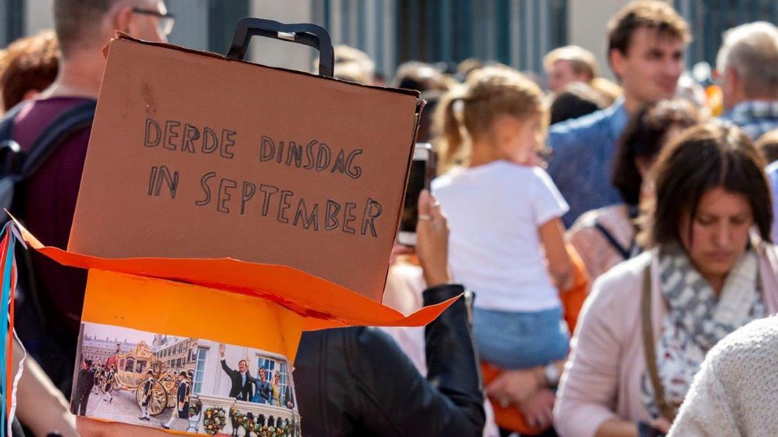 Het is de derde dinsdag van september en dat betekent dat heel Den Haag op zijn kop staat. Van de eerste oranjefan bij paleis Noordeinde tot de balkonscène, in dit liveblog houden we je van alles rond Prinsjesdag 2018 op de hoogte.