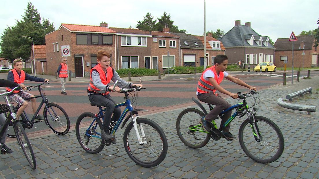 Aankomende brugklassers oefenen alvast het fietstochtje naar de middelbare school