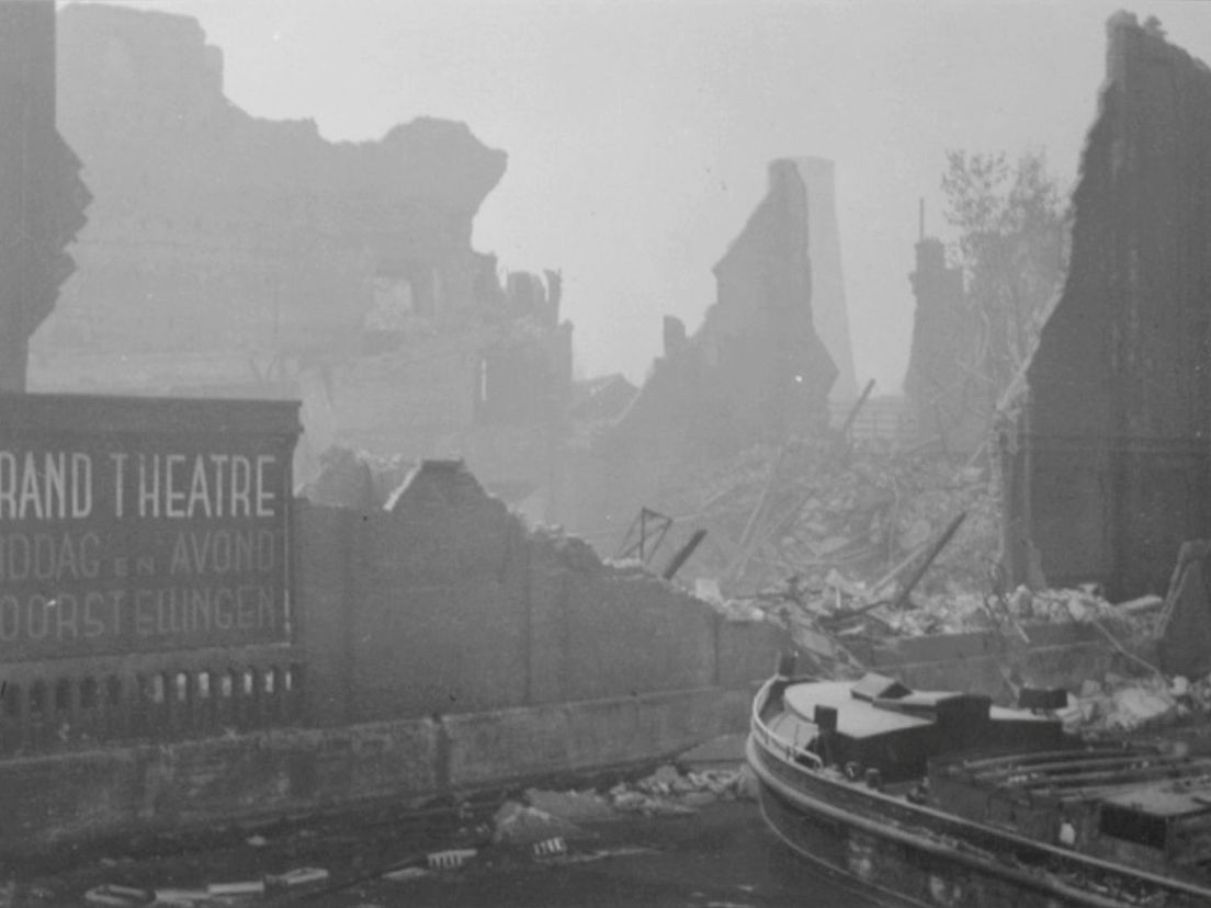 Resten van het Grand Theatre na het bombardement van 14 mei 1940