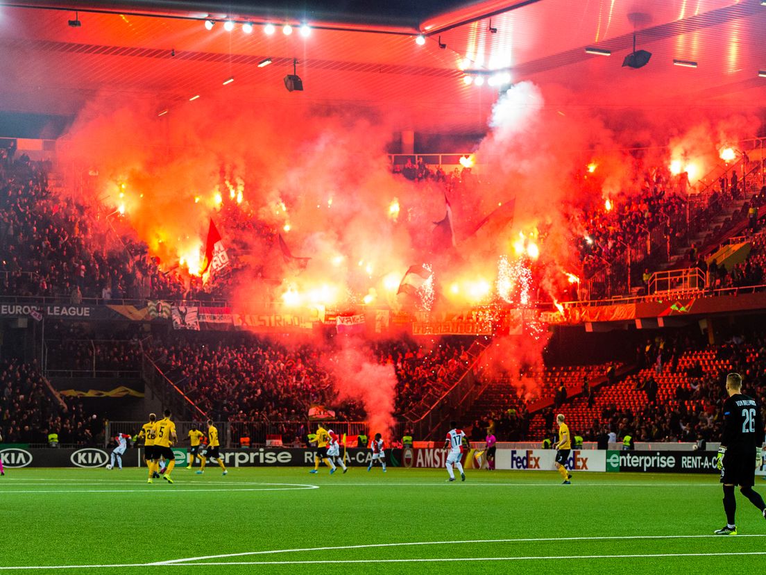 Vuurwerk tijdens Young Boys - Feyenoord in 2019