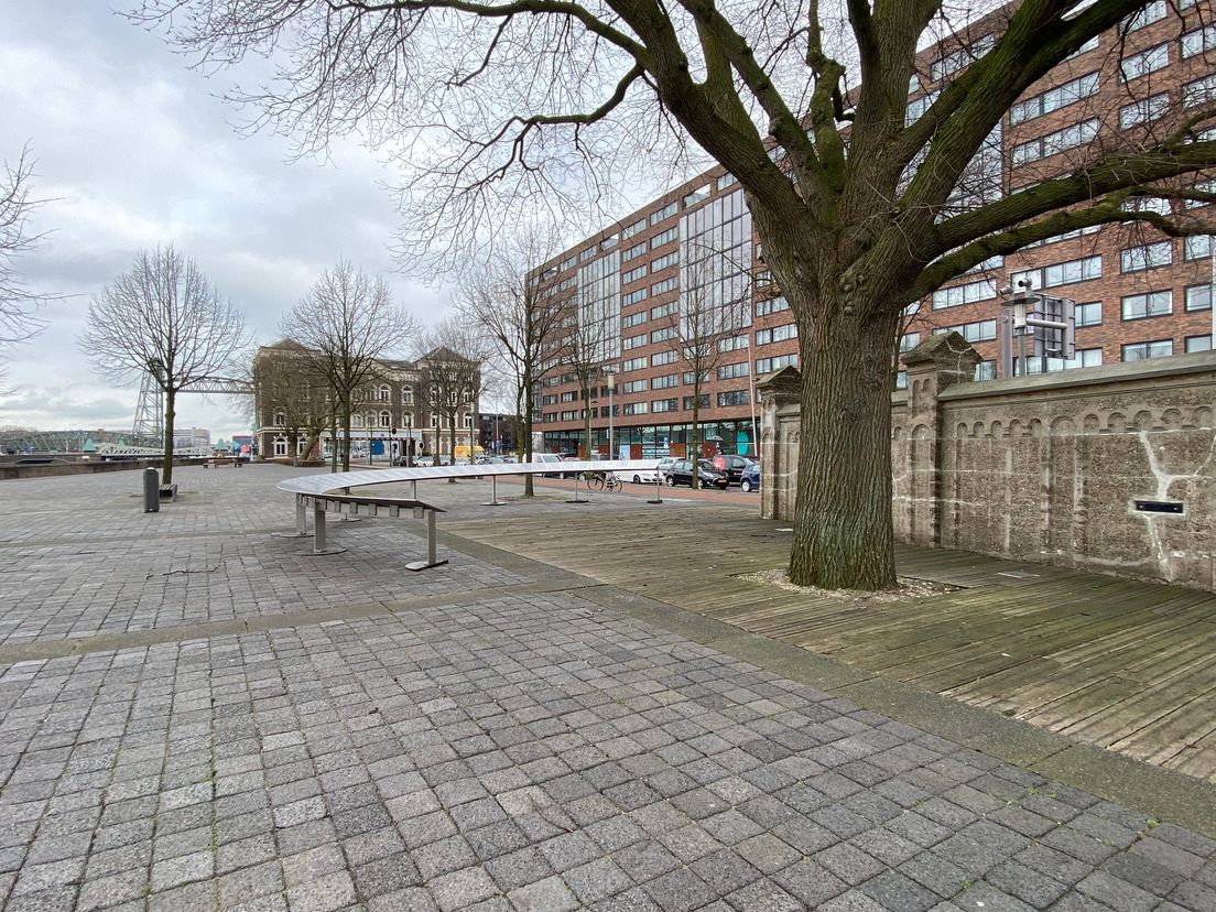 Het Joods Kindermonument en de herdenkingsmuur in Rotterdam