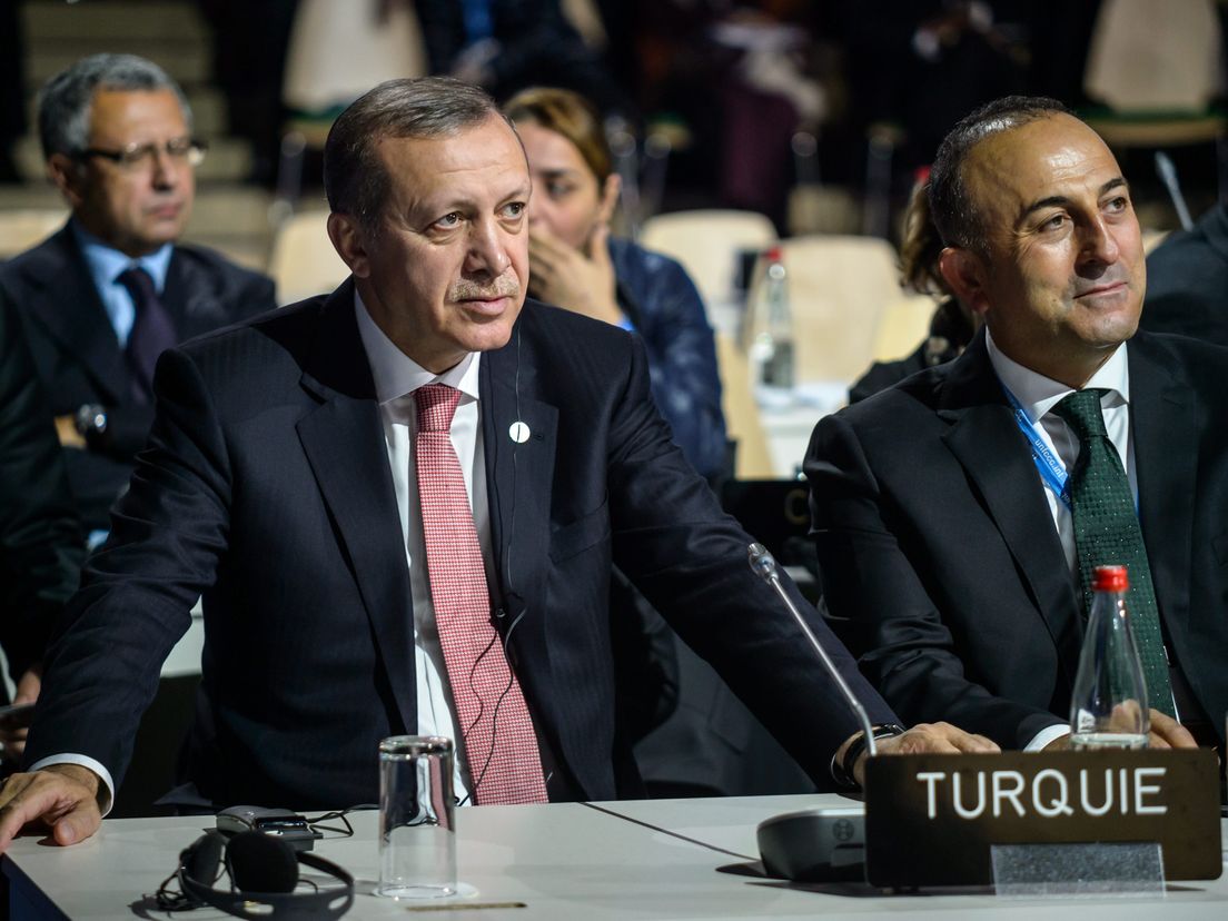 President Erdogan (L) en minister Cavusoglu