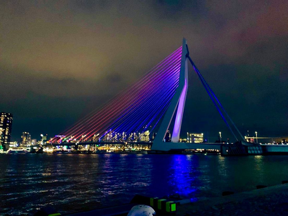 De Erasmusbrug tijdens de Museumnacht 2019. Archieffoto Rijnmond