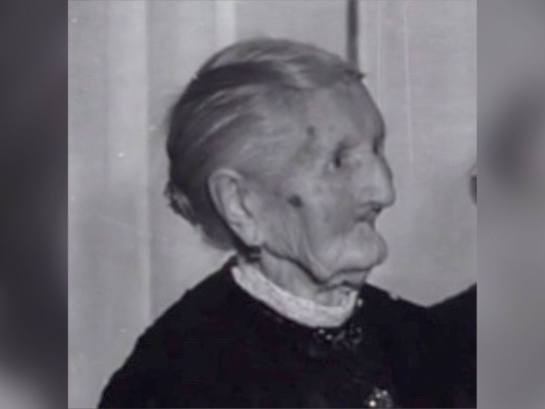Opoe Herfst op 8 december 1945 (105 jaar oud)