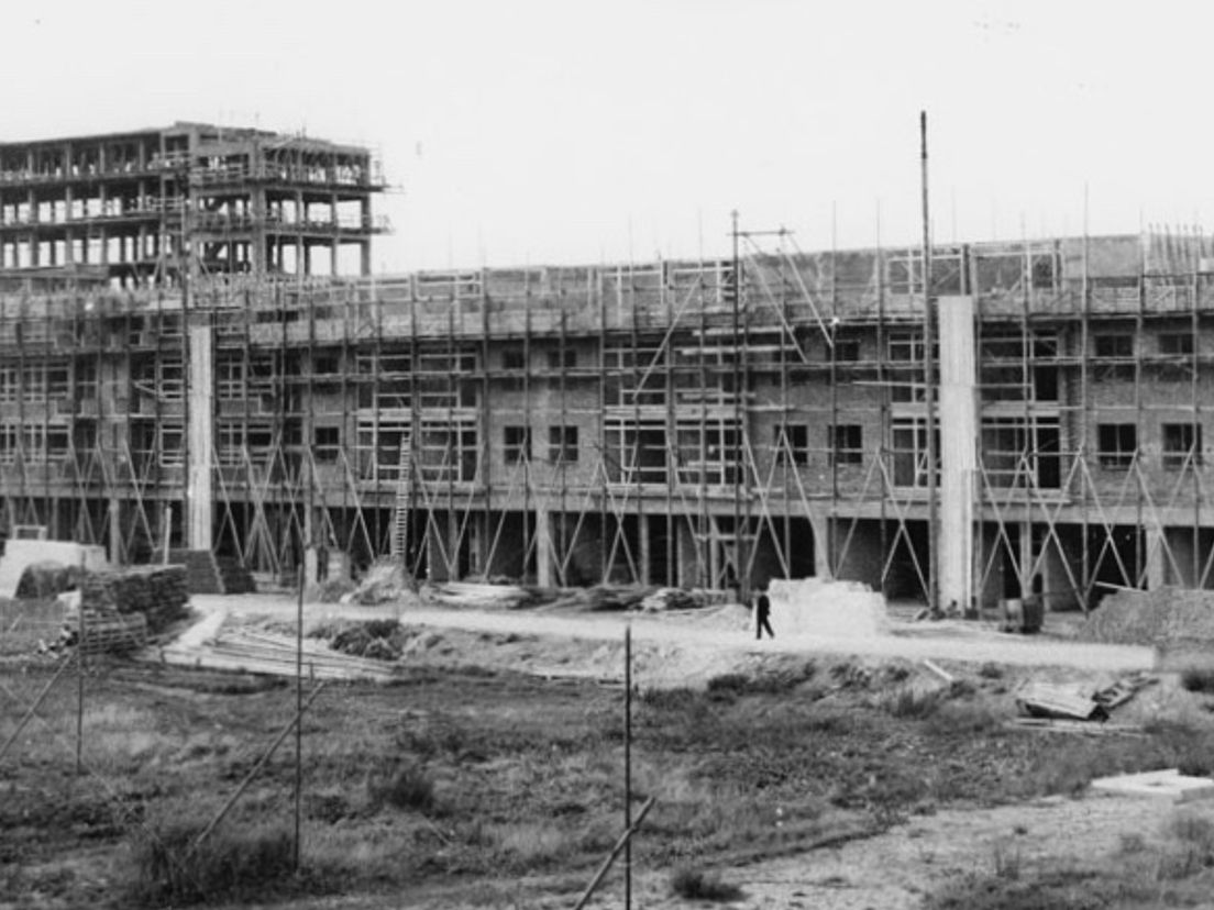 Nieuwbouw Meent en Pannekoekstraat ca 1950. Bron: J. van Rhijn/Stadsarchief