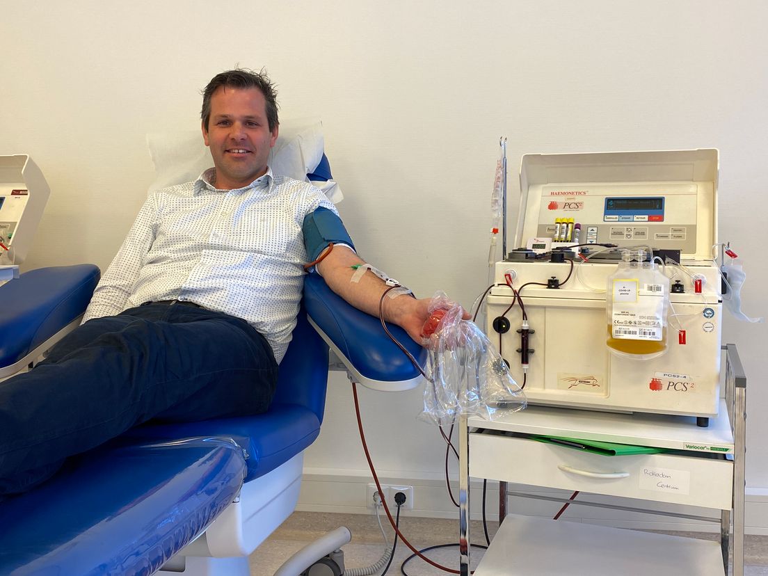 Dirk de Korne doneert plasma voor onderzoek naar behandeling coronapatiënten