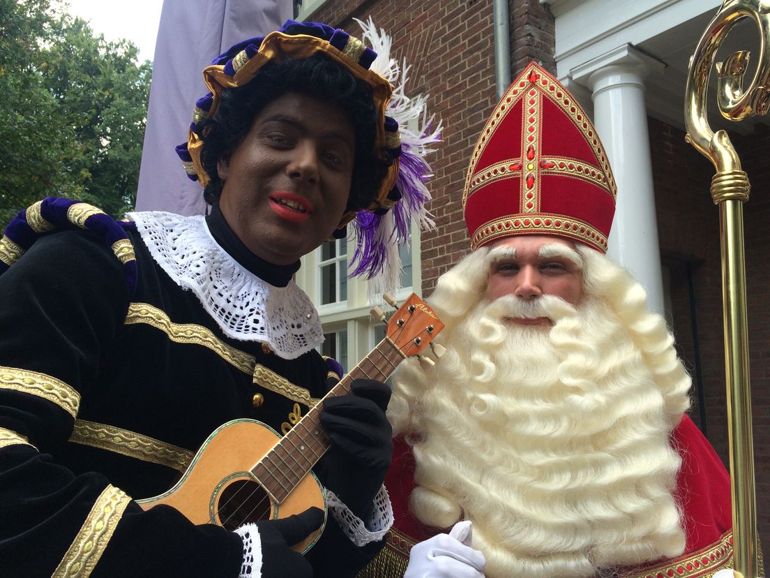 Zwarte Piet voortaan zonder kroeshaar, rode lippen, oorringen en egaal zwarte kleur