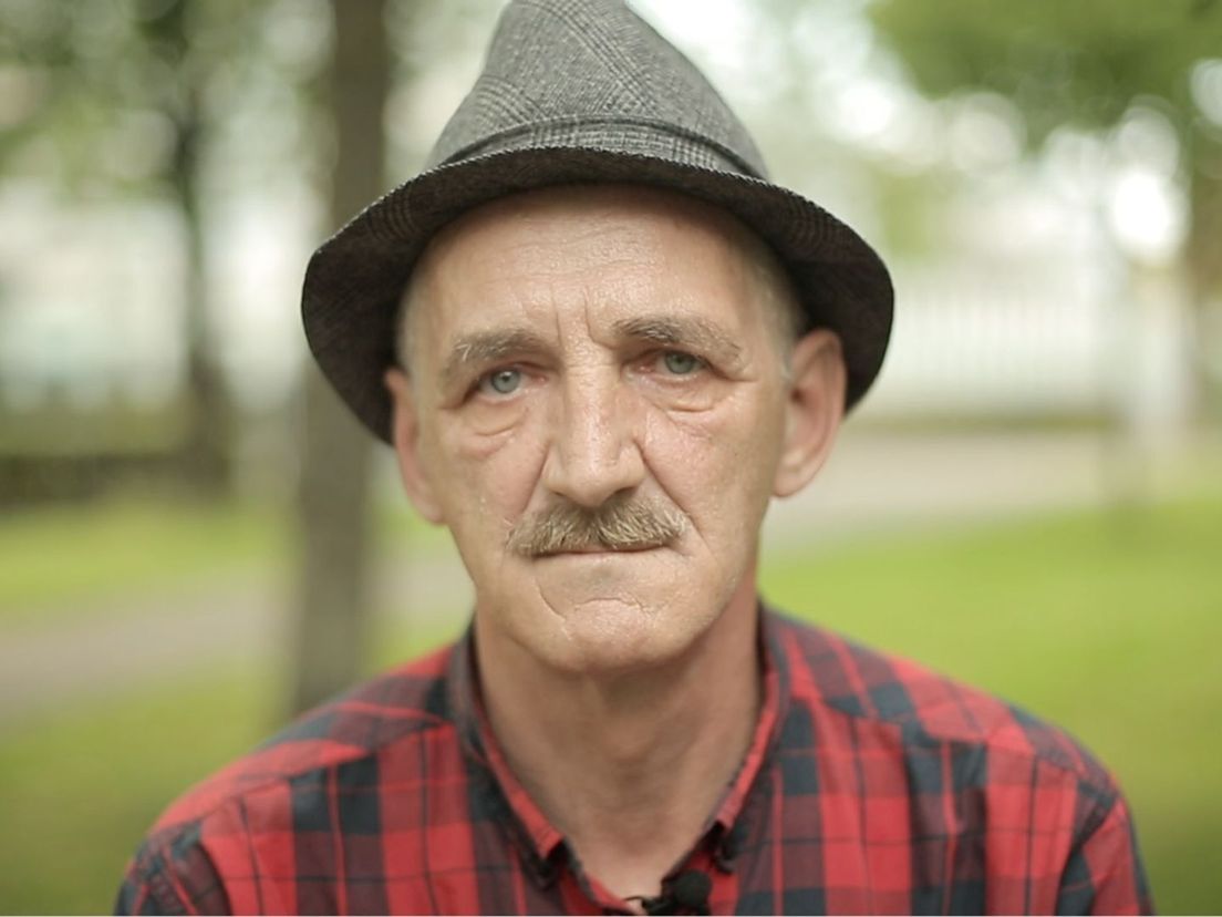 De 63-jarige Leszek leefde 18 jaar lang op straat in Polen. Nu biedt hij dakloze arbeidsmigranten in Nederland een helpende hand