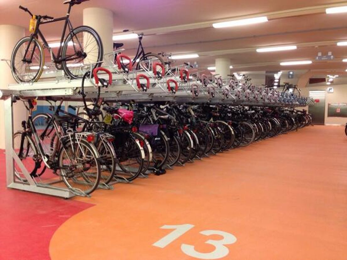 De ondergrondse fietsenstalling kort na opening in 2013. Toen was er nog volop plek.