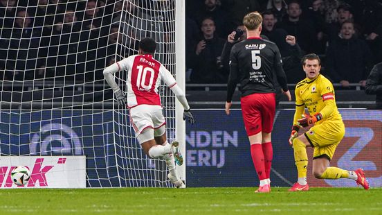 Ajax dwarsboomt op het nippertje historische eerste zege voor Excelsior in Amsterdam