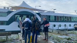 Welkom met stroopwafels voor eerste asielzoekers in Gouda