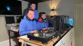 Oudejaarsploeg Doezum viert oud & nieuw met dorp online en op de radio
