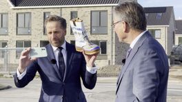 Katwijks bouwbedrijf ontwerpt beschilderde werkschoenen voor minister Hugo de Jonge