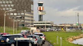 Extreme drukte bij teststraat Rotterdam Airport: bezoekers weggestuurd en passagier mist vlucht