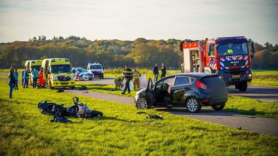 Motorrijder raakt zwaargewond bij botsing in Arnhem.