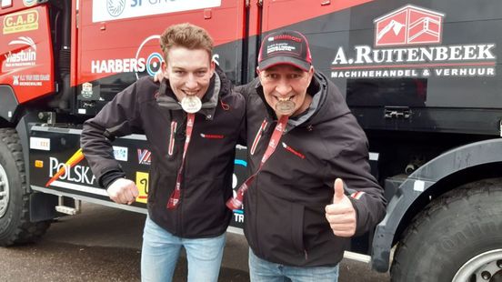 Vader en zoon trots na succesvolle Dakar Rally: 'Ik had dit niet durven dromen'