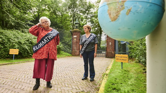 Klimaatwakers solidair met Groningen en lopen zeven extra rondjes