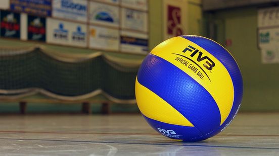 Niet springen en een kleiner veld: pilot met 'oldstars volleybal' in Eemnes