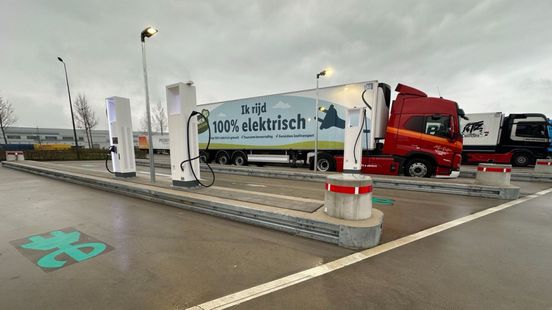 Meer elektrische vrachtwagens gaan Gelderse supermarkten bevoorraden