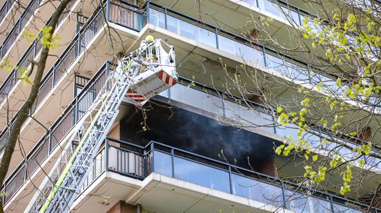 Zwaargewonde na grote brand in seniorenflat, lift mogelijk lang buiten gebruik