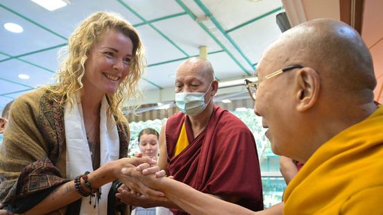 Masha verkocht haar huis, stopte met werk, reist nu de wereld over en kreeg les van de dalai lama