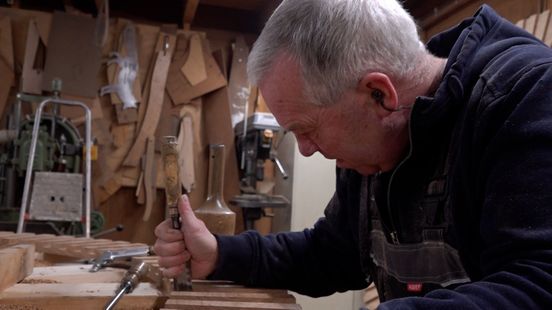 Foto: Henk restaureert 200 jaar oud tandwiel voor molen: 'Prachtig'