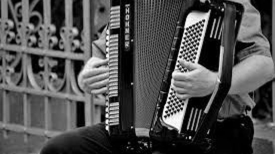 Maak jij een Oekraïense man blij met een accordeon?
