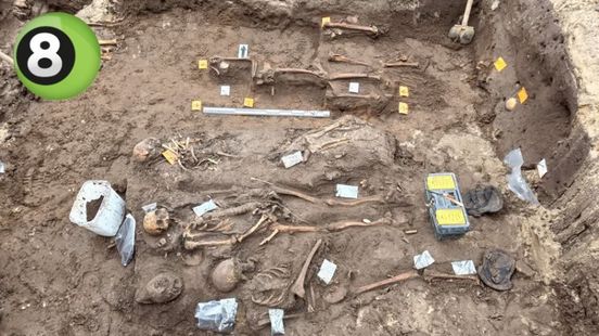 Minsten vijftien graven gevonden bij werk aan Kerkplein in Wehl